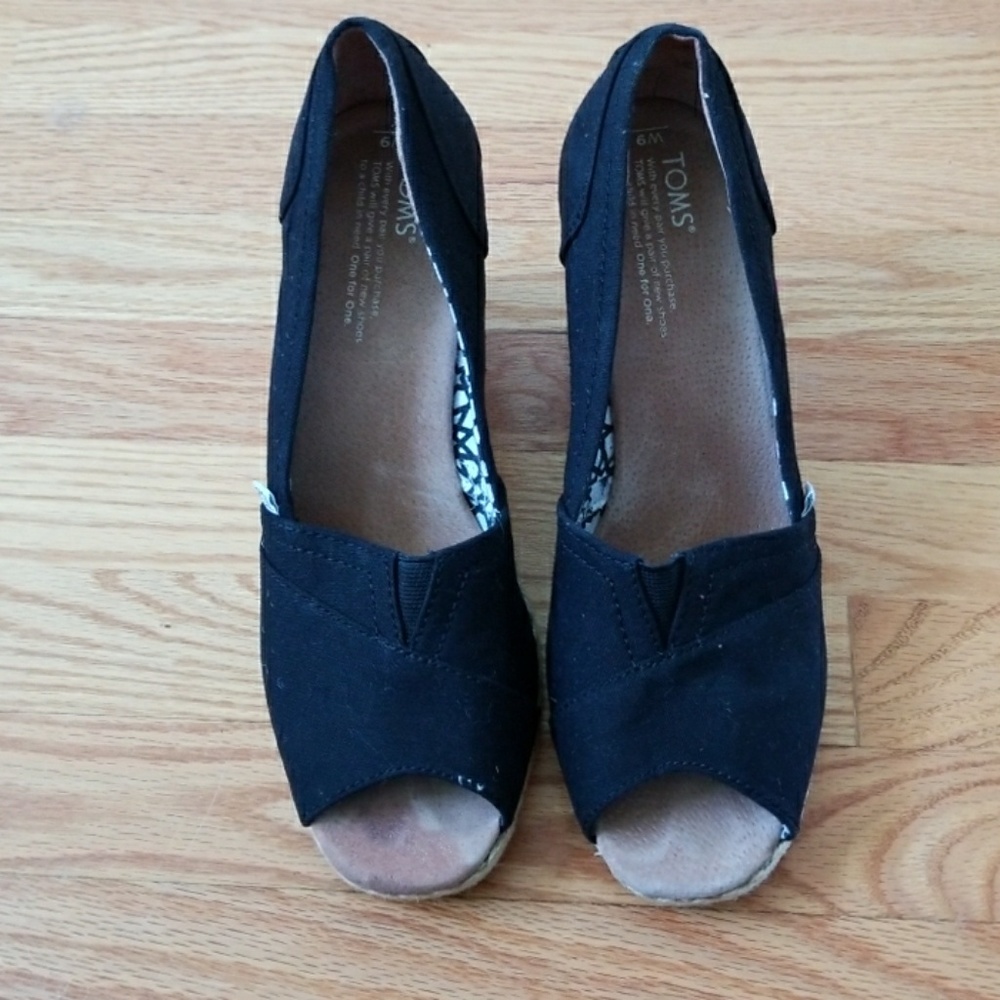 Peep toe Toms shoes